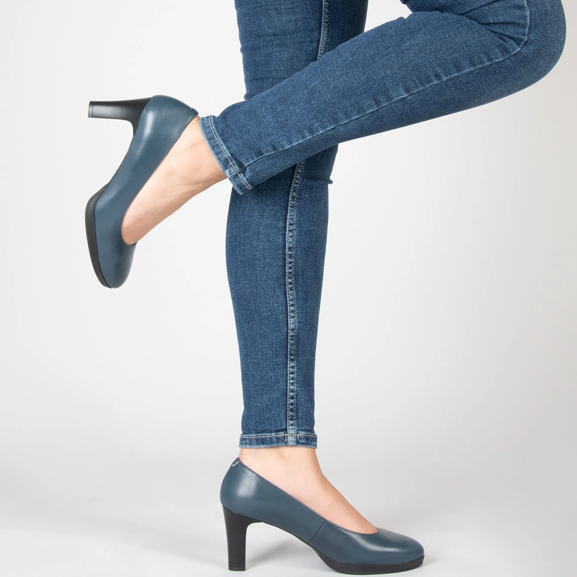 azafata__zapatos_con_tacn_5-3.webp Special Prices<miMaO Azafata - Zapatos Con Tacón Y Plataforma Azul