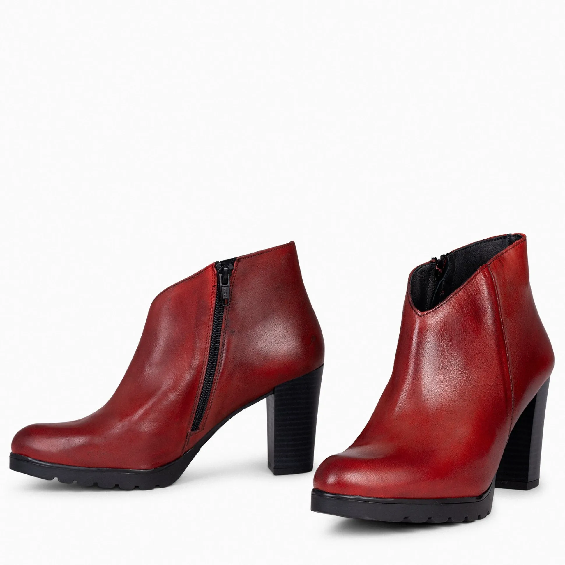 classic__botines_de_mujer_2-1.webp Botines De Mujer<miMaO Classic - Botines De Mujer Con Tacón Rojo