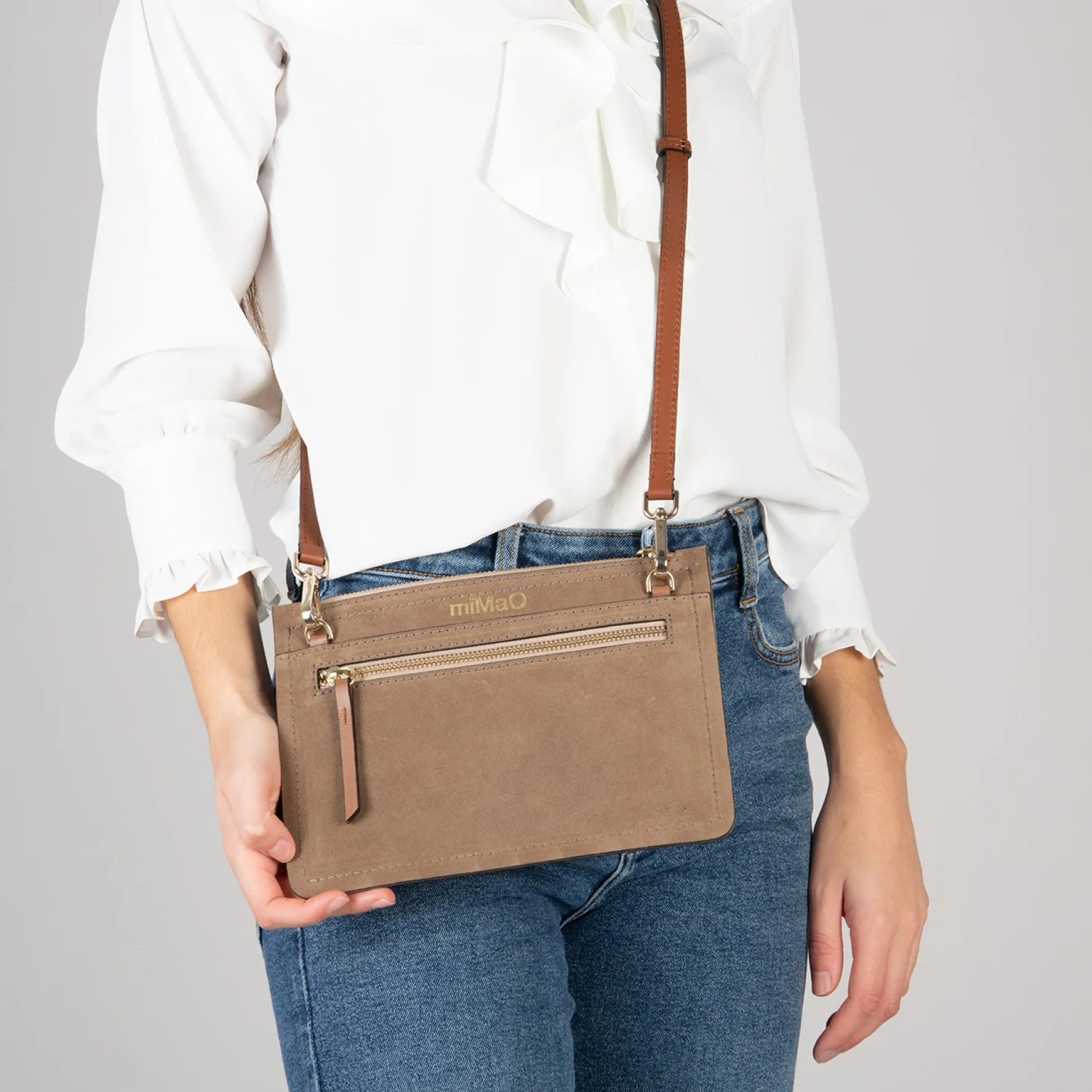 classic_bolso_bandolera_d_3-7.webp Bolsos De Mujer<miMaO Classic Bolso Bandolera De Piel Con Doble Cremallera Taupe