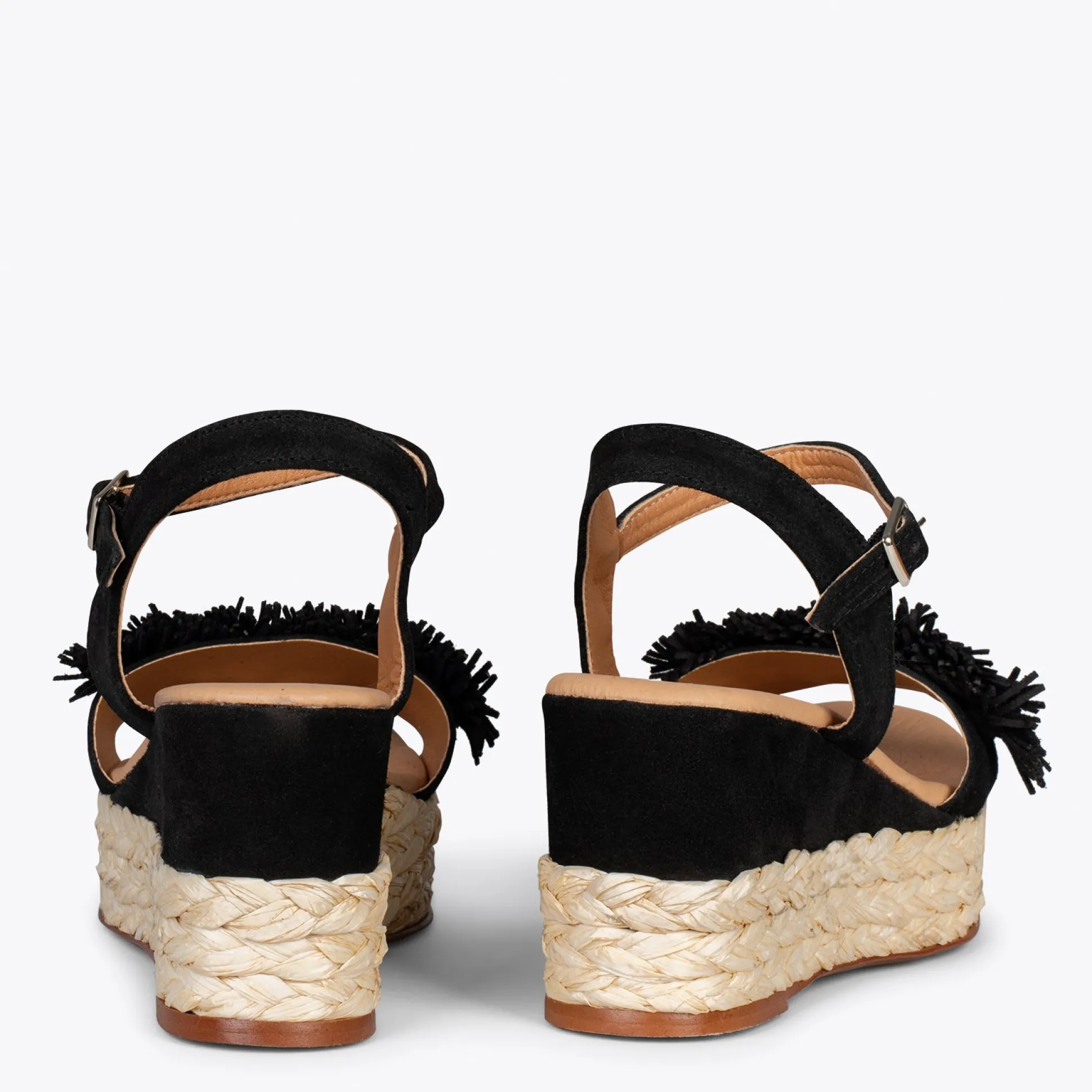 flower__cunas_forradas_de_3-6.webp Esparto Y Alpargatas<miMaO Flower – Cunas Forradas De Rafia Con Pompon Negro