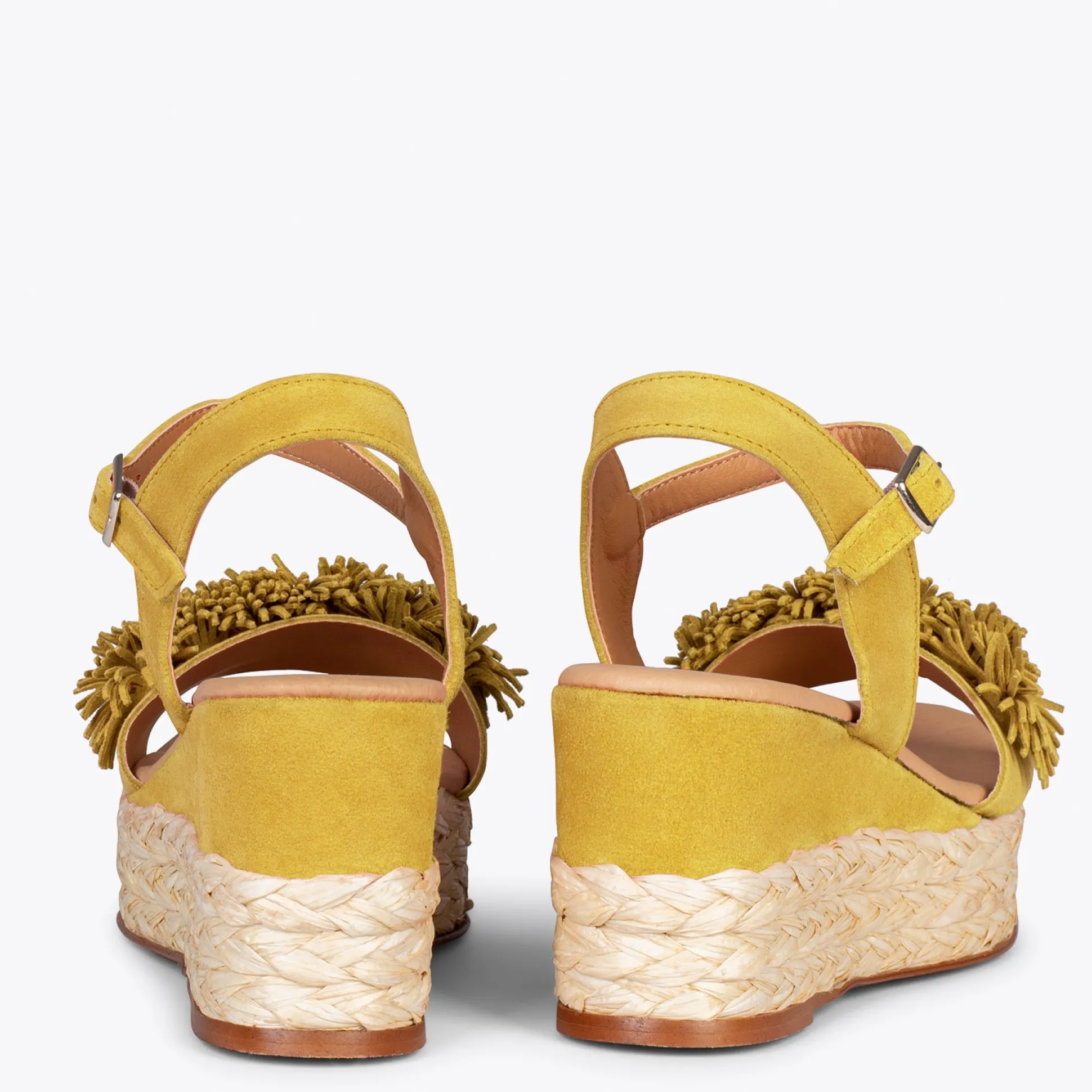 flower__cunas_forradas_de_3.webp Esparto Y Alpargatas<miMaO Flower – Cunas Forradas De Rafia Con Pompon Amarillo