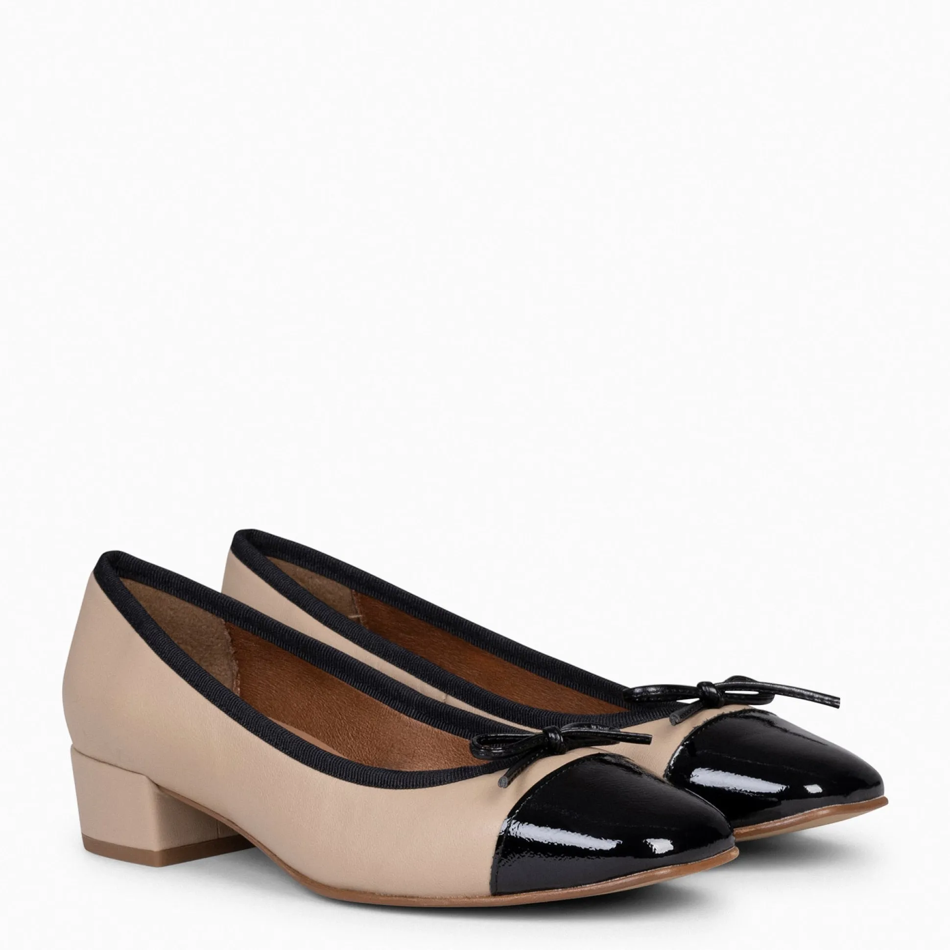 glamour__bailarinas_con_t_1.webp Mocasines Y Blucher<miMaO Glamour – Bailarinas Con Tacón Y Puntera De Charol Tierra