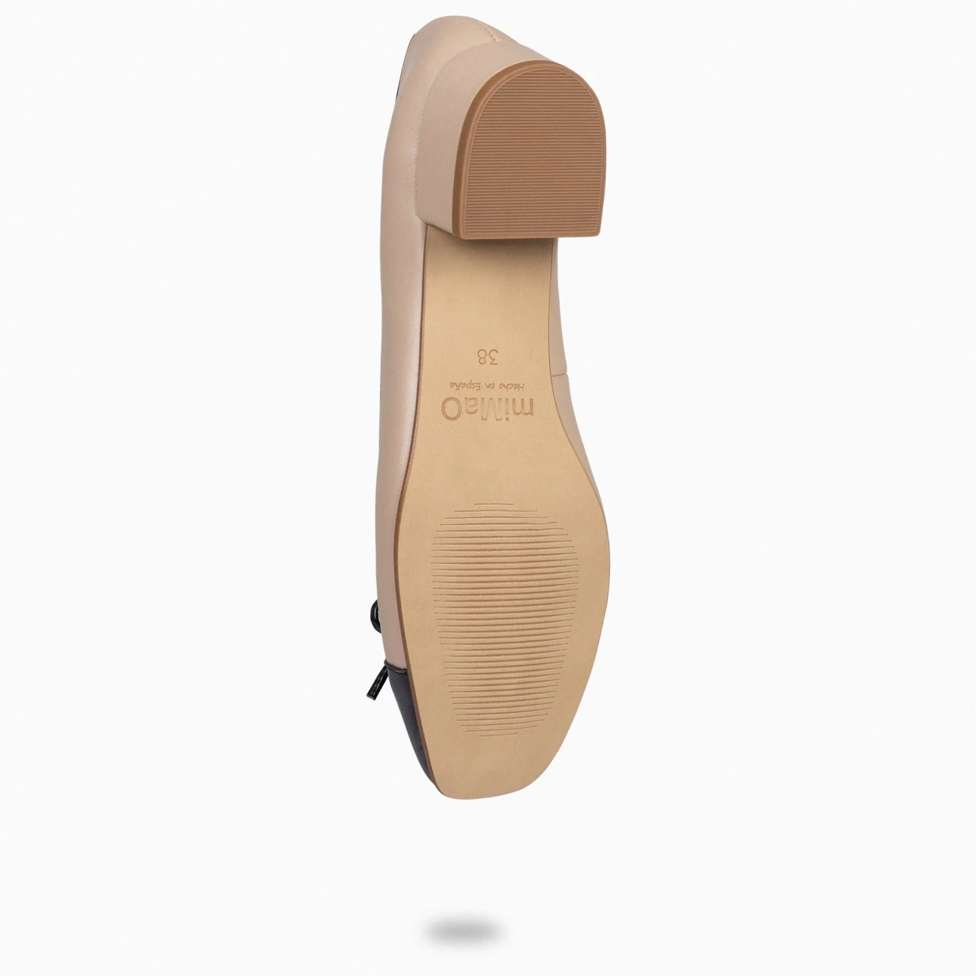 glamour__bailarinas_con_t_4.webp Mocasines Y Blucher<miMaO Glamour – Bailarinas Con Tacón Y Puntera De Charol Tierra