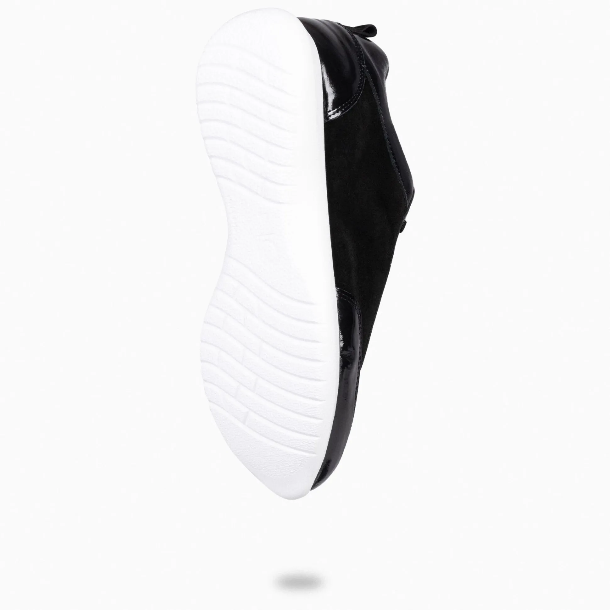 loira__zapatillas_de_serr_3.webp Deportivas<miMaO Loira - Zapatillas De Serraje Negro Con Charol Difuminado