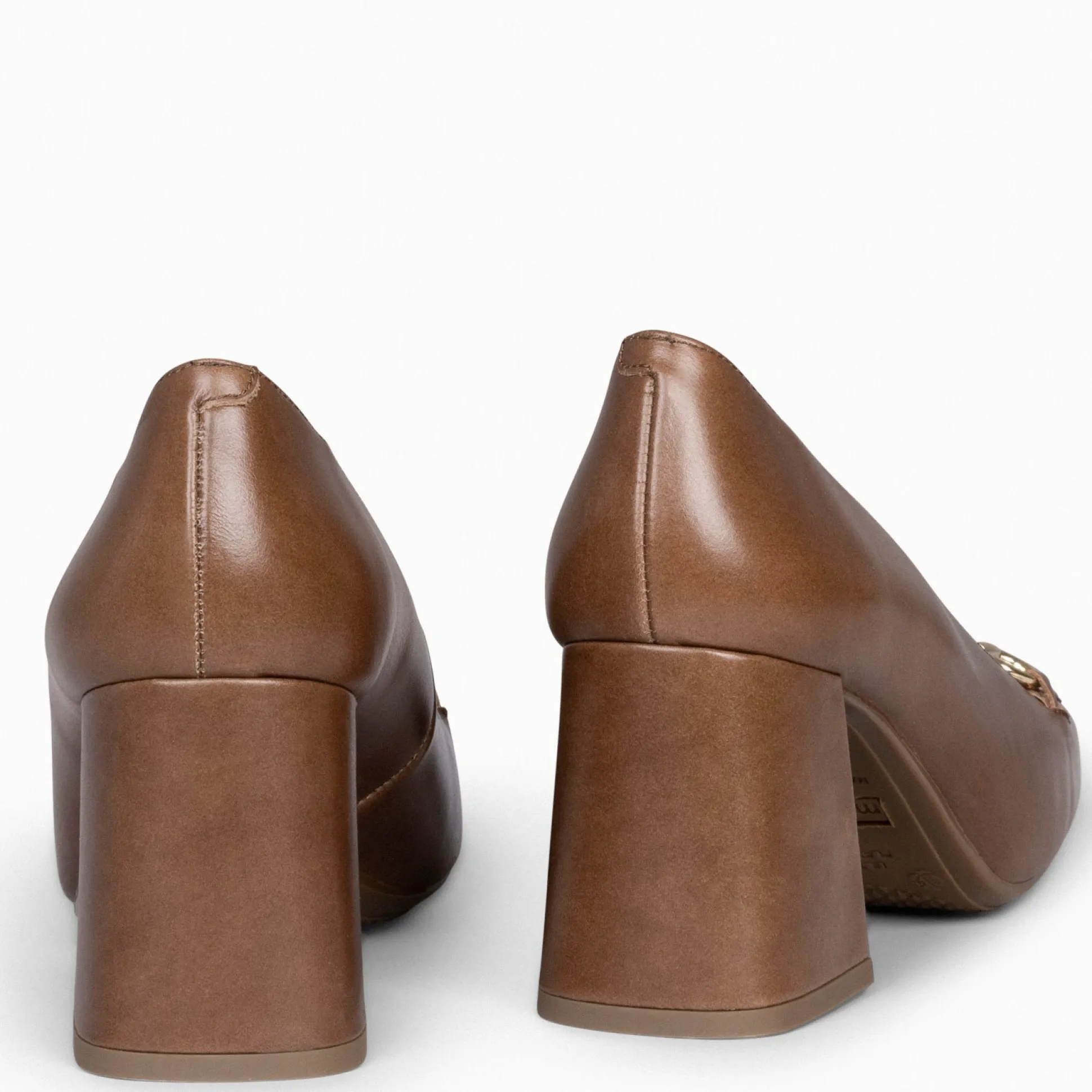 mia__zapatos_con_tacn_blo_3-2.webp Mocasines Y Blucher<miMaO Mia – Zapatos Con Tacón Bloque Taupe