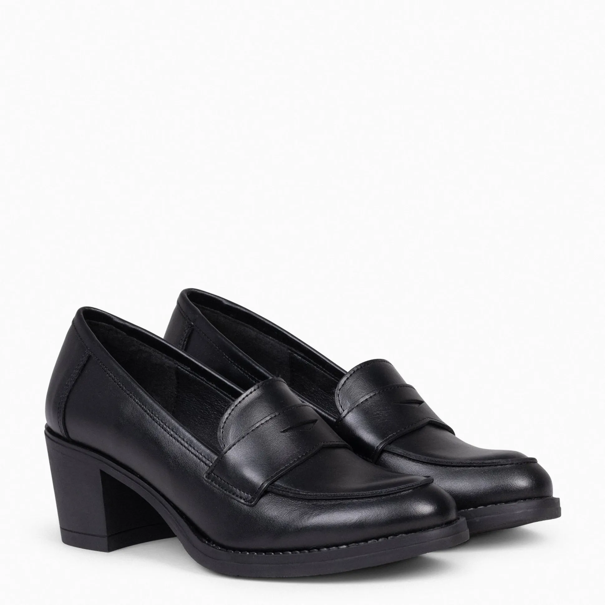 mokka__mocasin_de_napa_co_1.webp Mocasines Y Blucher<miMaO Mokka – Mocasin De Napa Con Tacón Negro
