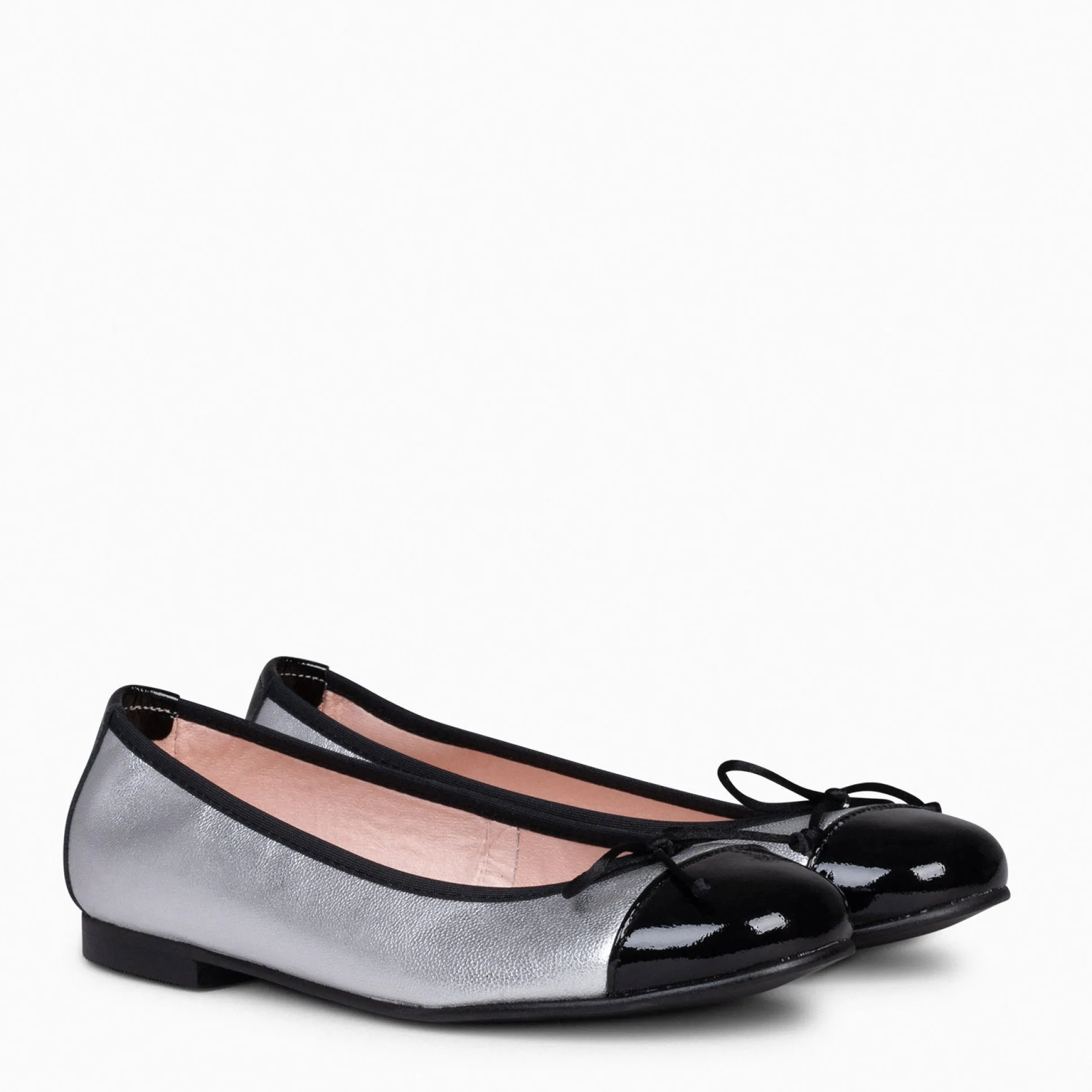 nicolle__bailarina_plana__1-2.webp Mocasines Y Blucher<miMaO Nicolle – Bailarina Plana Con Puntera Plata