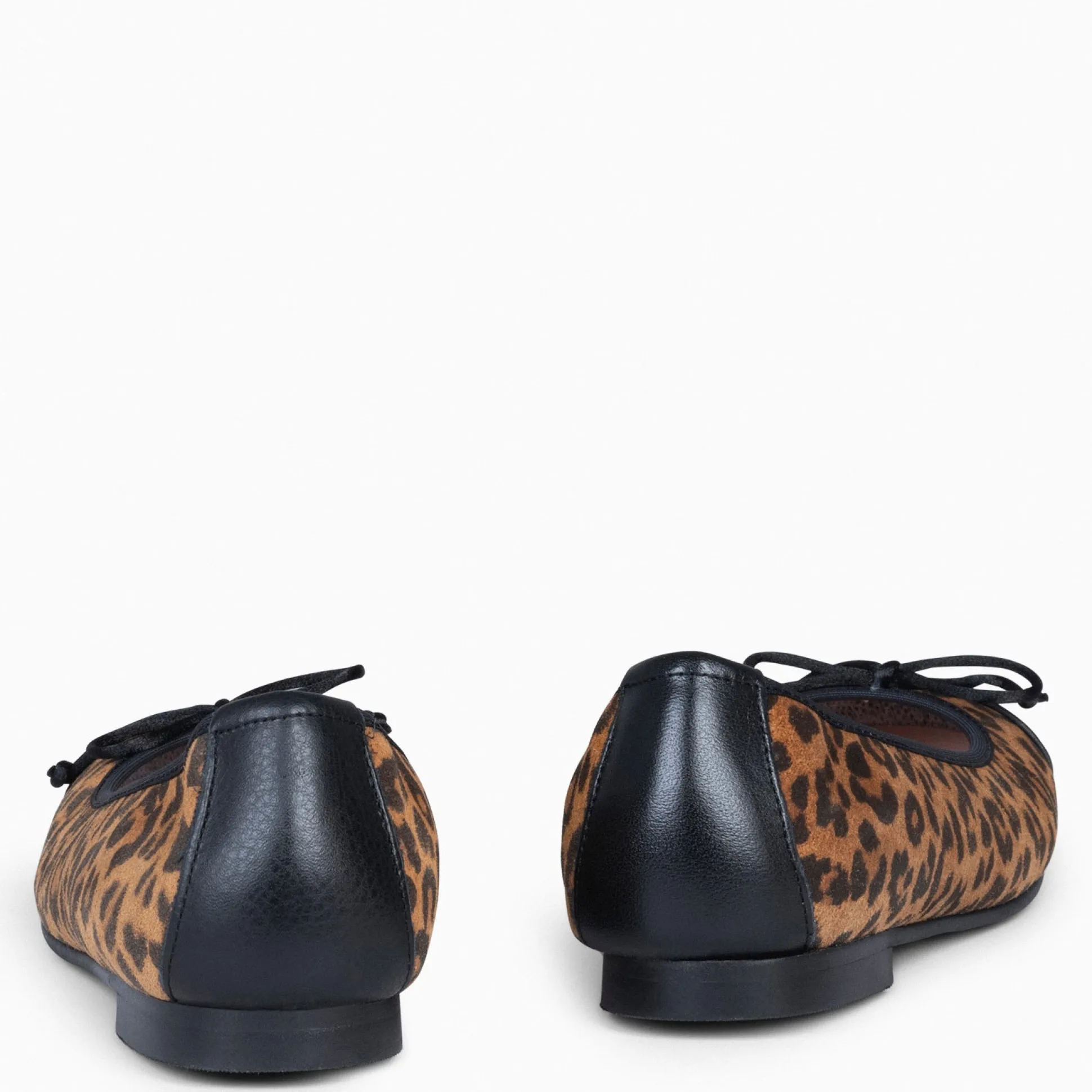 nicolle__bailarina_plana__3-4.webp Mocasines Y Blucher<miMaO Nicolle – Bailarina Plana Con Puntera Leopardo
