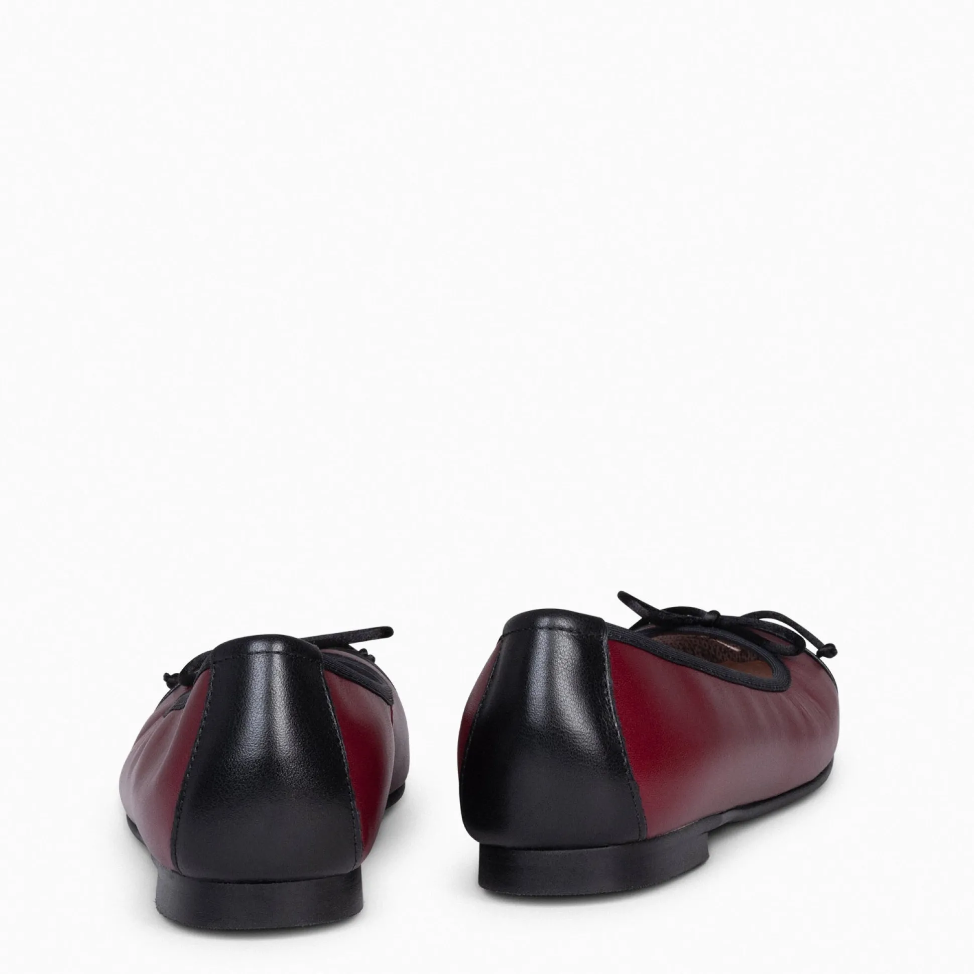 nicolle__bailarina_plana__3-8.webp Mocasines Y Blucher<miMaO Nicolle – Bailarina Plana Con Puntera Burdeos