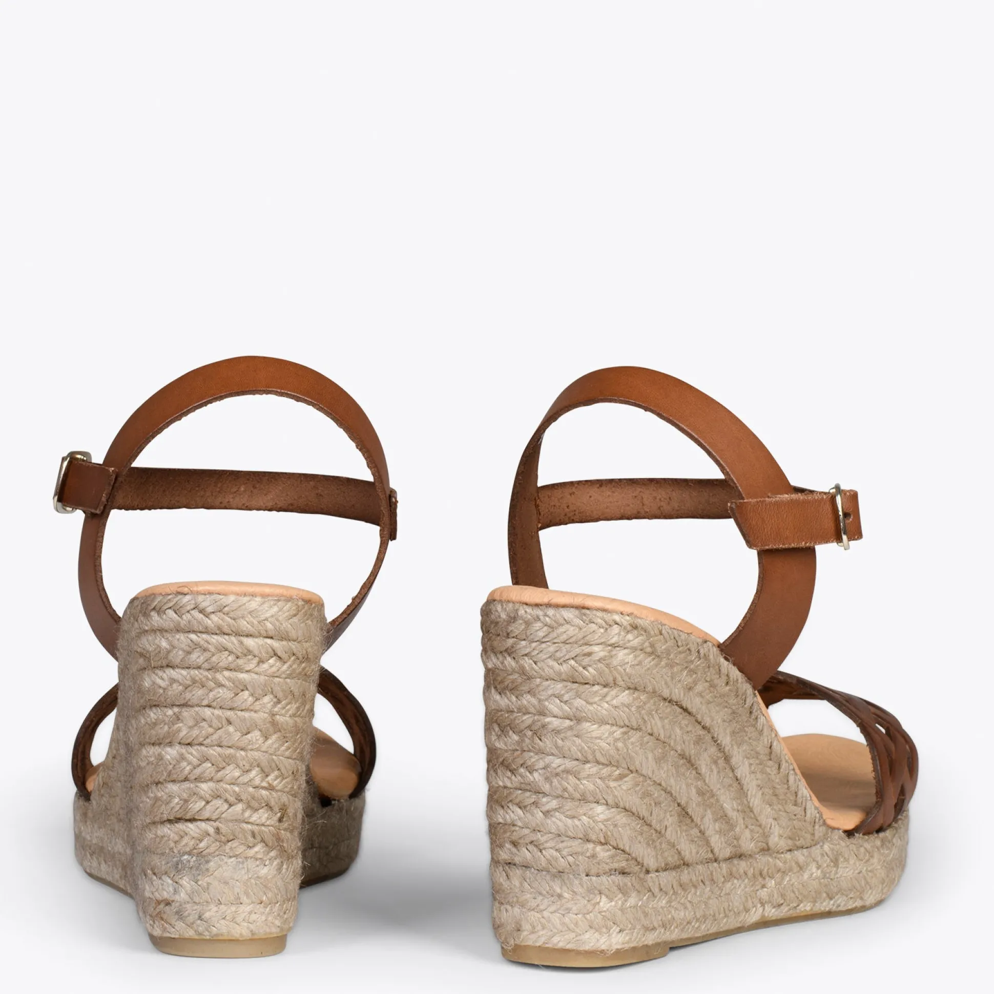 oasis__cunas_de_esparto_t_3-3.webp Esparto Y Alpargatas<miMaO Oasis – Cunas De Esparto Tostado Con Trenza Marron