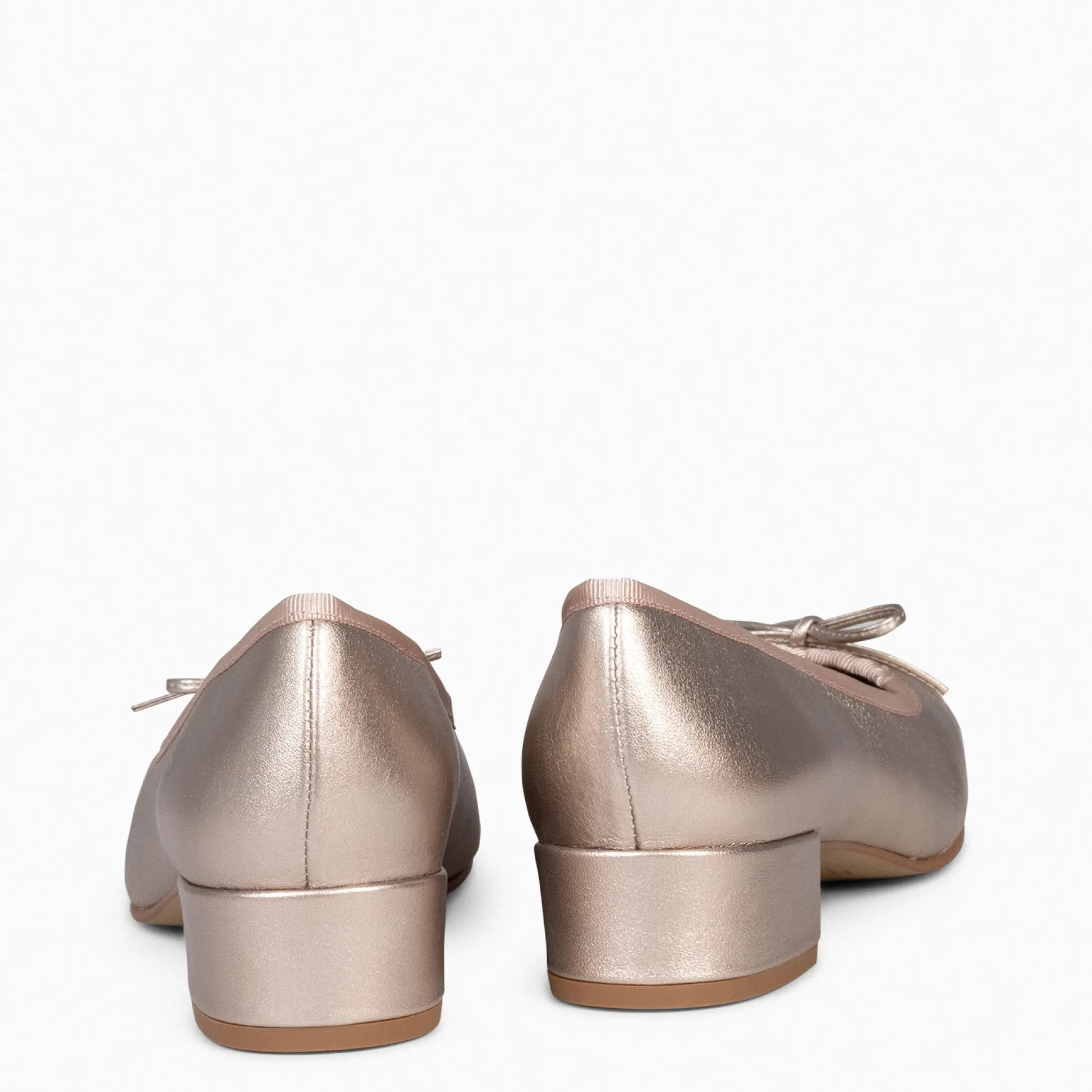 opera__bailarinas_con_tac_3-2.webp Mocasines Y Blucher<miMaO Opera – Bailarinas Con Tacón Platino