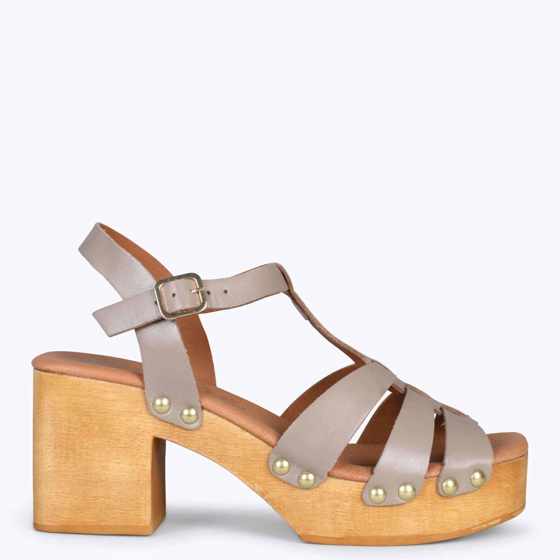 paradise__sandalias_de_ma_0-1.webp Sandalias De Tacón<miMaO Paradise – Sandalias De Madera Cangrejeras Taupe