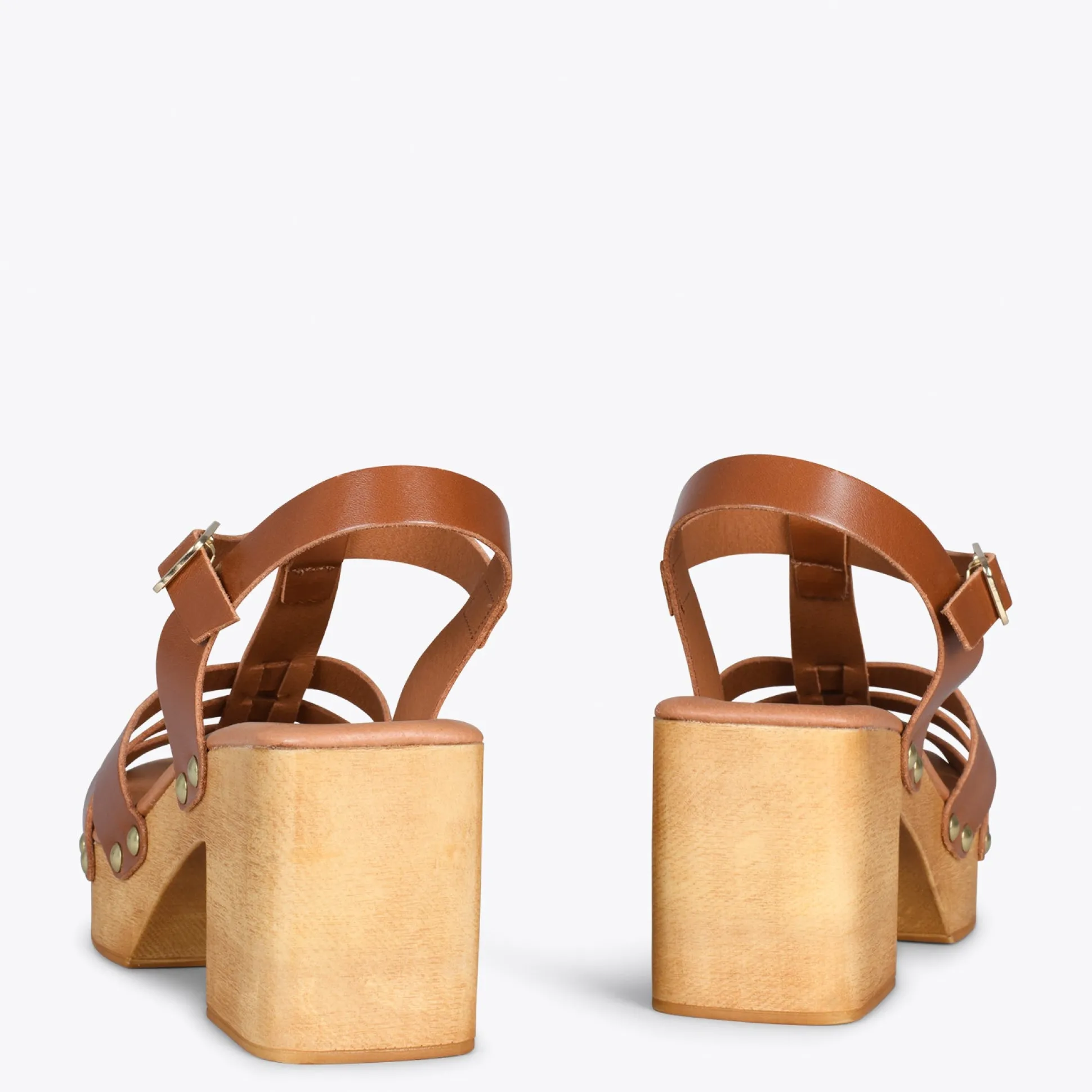paradise__sandalias_de_ma_3-2.webp Sandalias De Tacón<miMaO Paradise – Sandalias De Madera Cangrejeras Camel