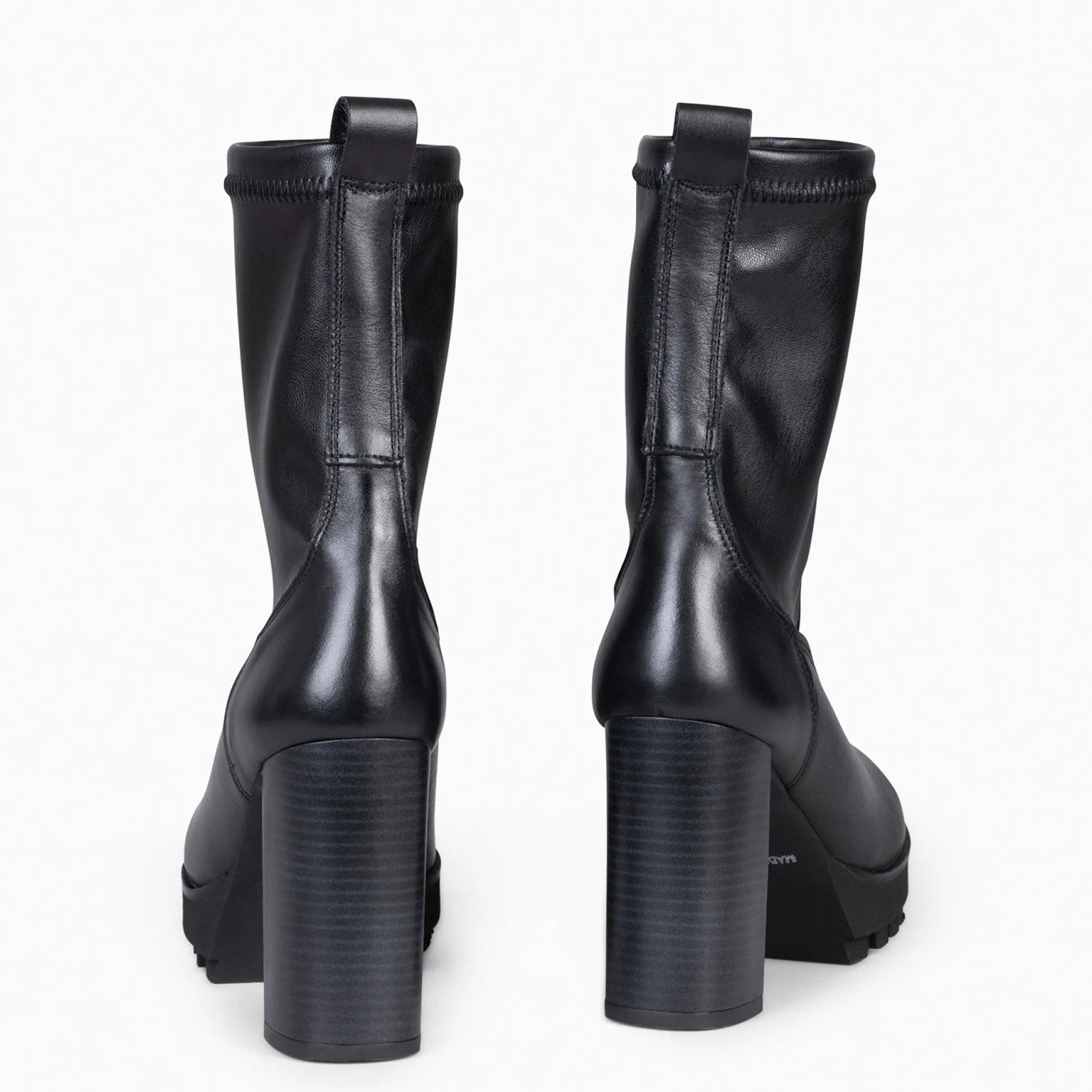 phoenix__botin_alto_stret_1-1.webp Botines De Mujer<miMaO Phoenix - Botin Alto Stretch Negro