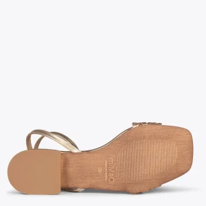Sandalias De Tacón<miMaO Sofia - Sandalias Planas Doradas