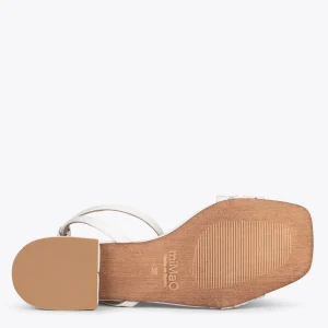 Sandalias De Tacón<miMaO Sofia - Sandalias Planas Hueso