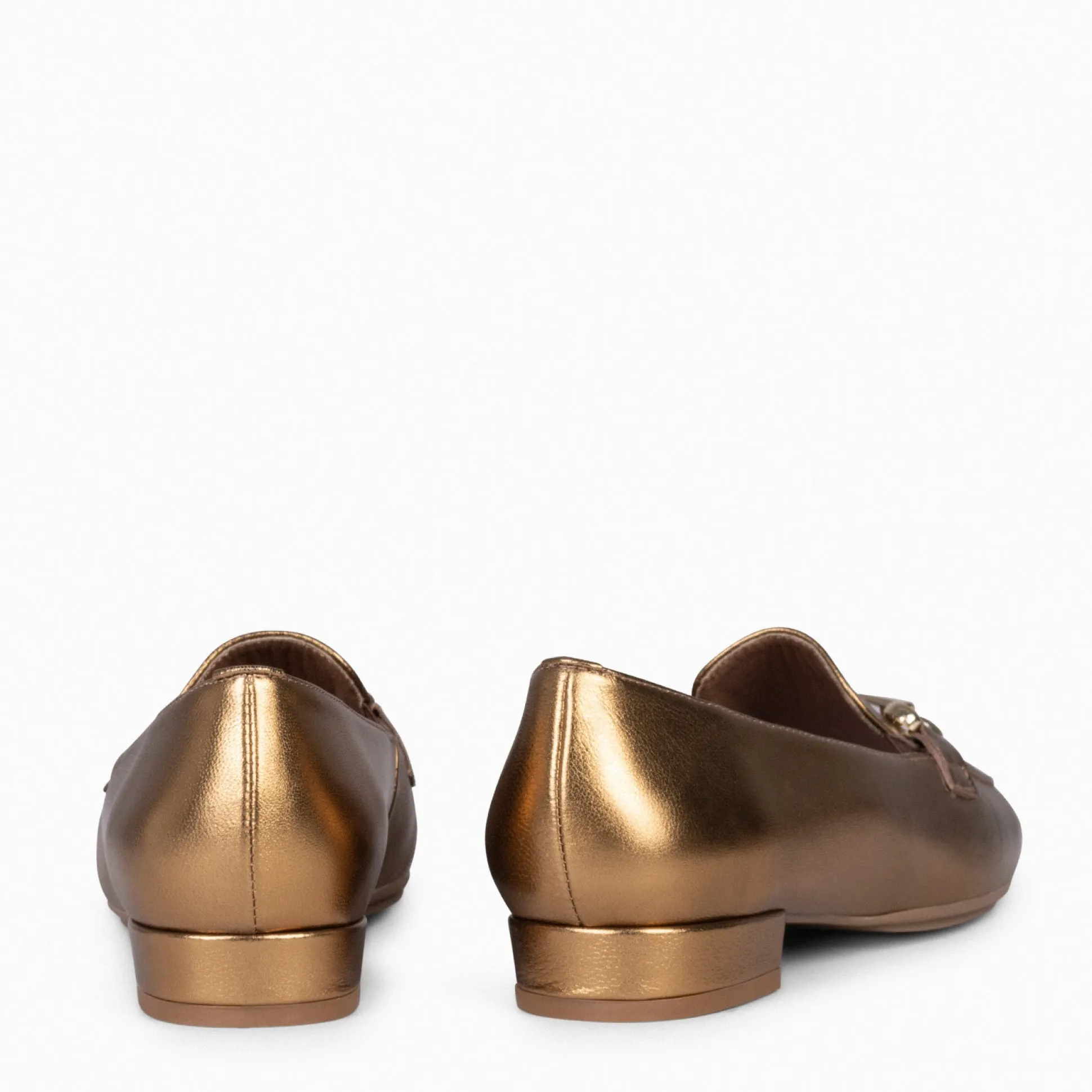 style__mocasines_con_deta_3-5.webp Mocasines Y Blucher<miMaO Style - Mocasines Con Detalle Metalizado Bronce