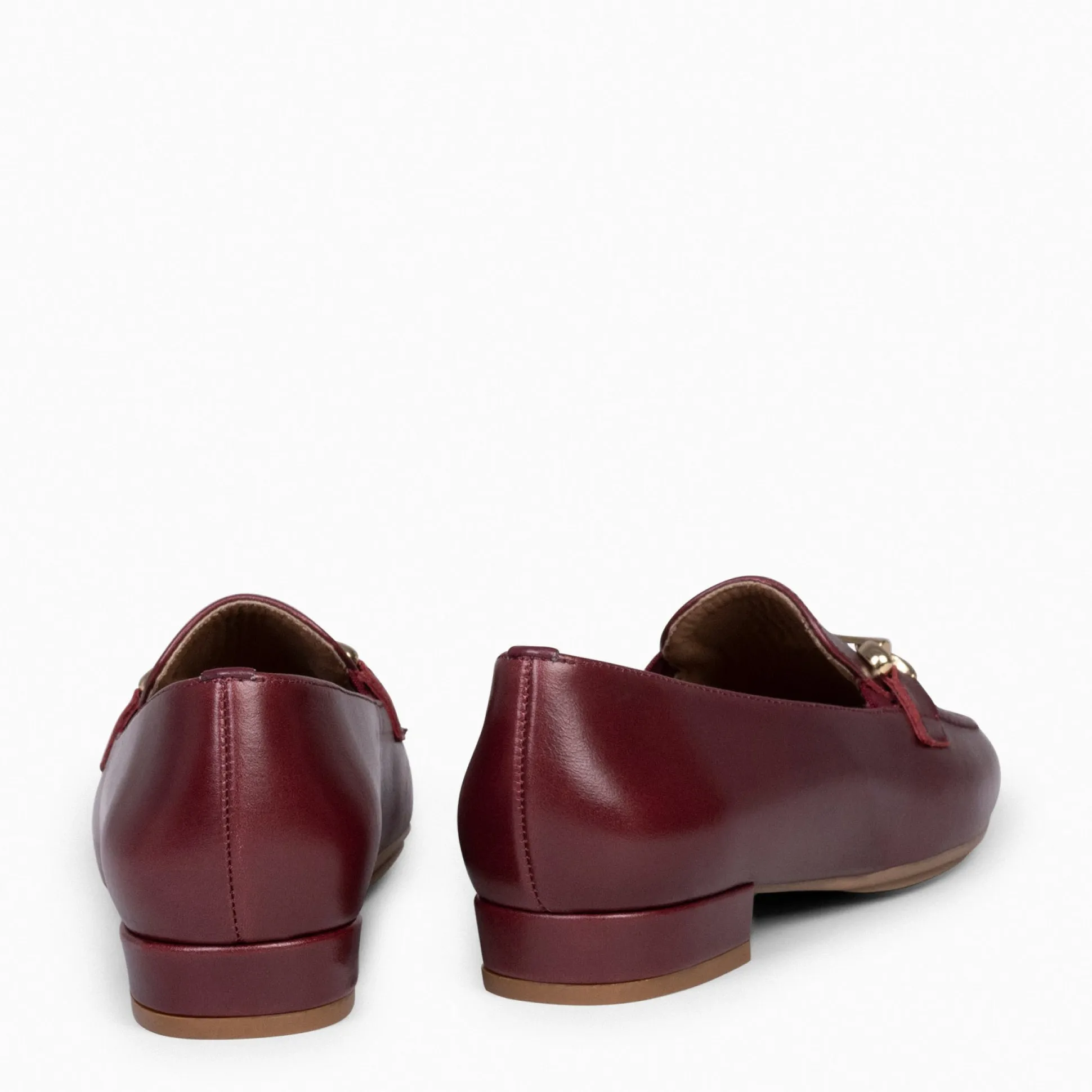 style__mocasines_con_deta_3.webp Mocasines Y Blucher<miMaO Style - Mocasines Con Detalle Metalizado Burdeos