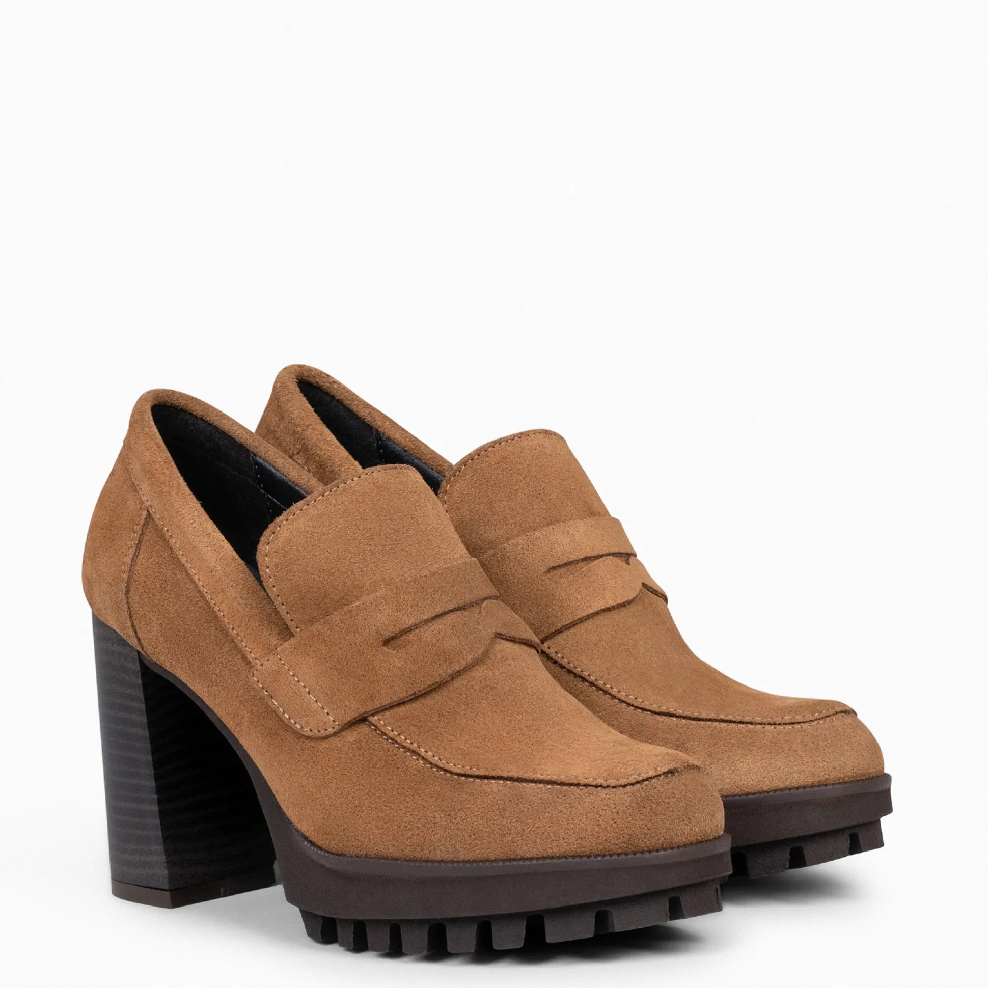 trend__mocasin_con_tacn_y_1-3.webp Mocasines Y Blucher<miMaO Trend – Mocasin Con Tacón Y Plataforma Camel