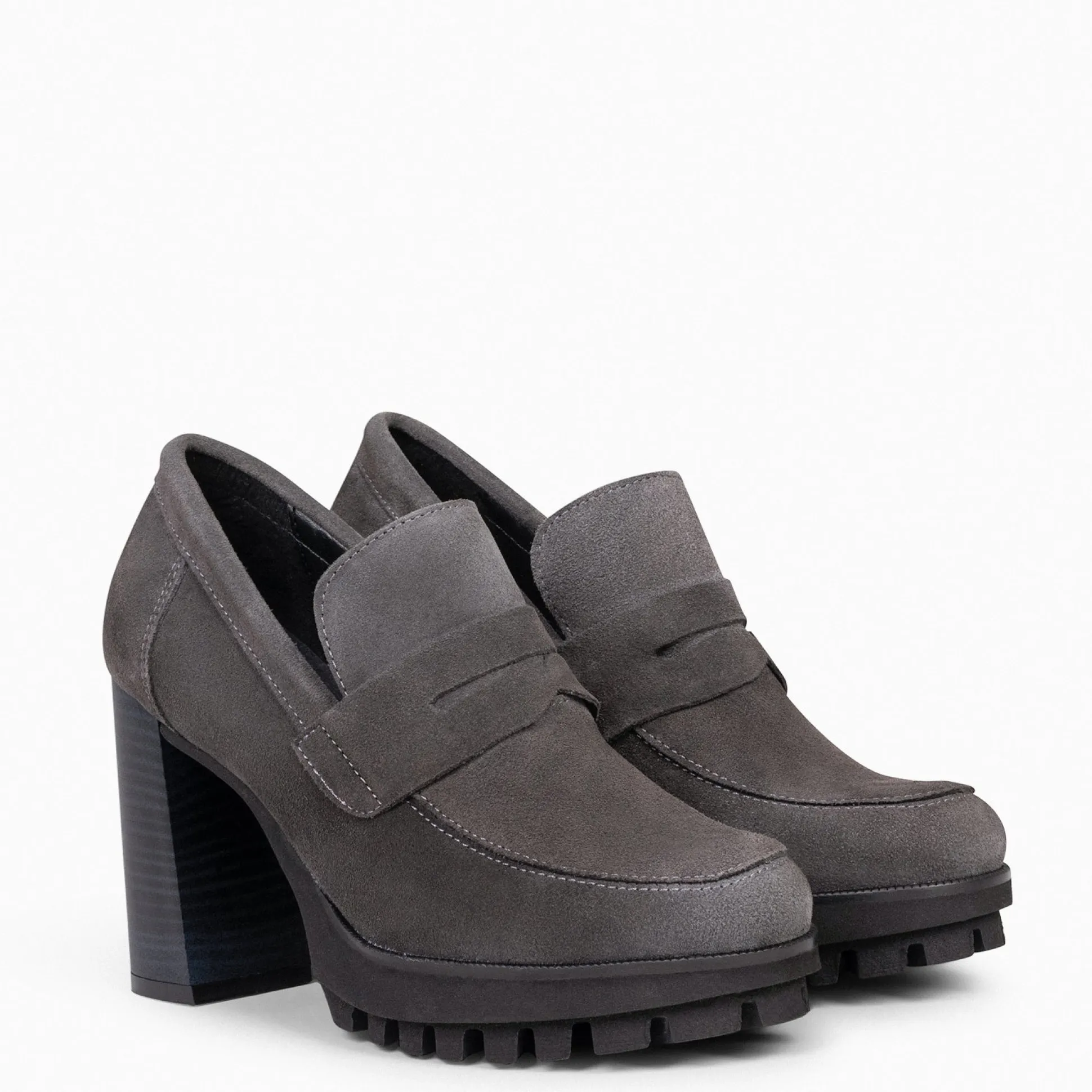 trend__mocasin_con_tacn_y_1-7.webp Mocasines Y Blucher<miMaO Trend – Mocasin Con Tacón Y Plataforma Gris
