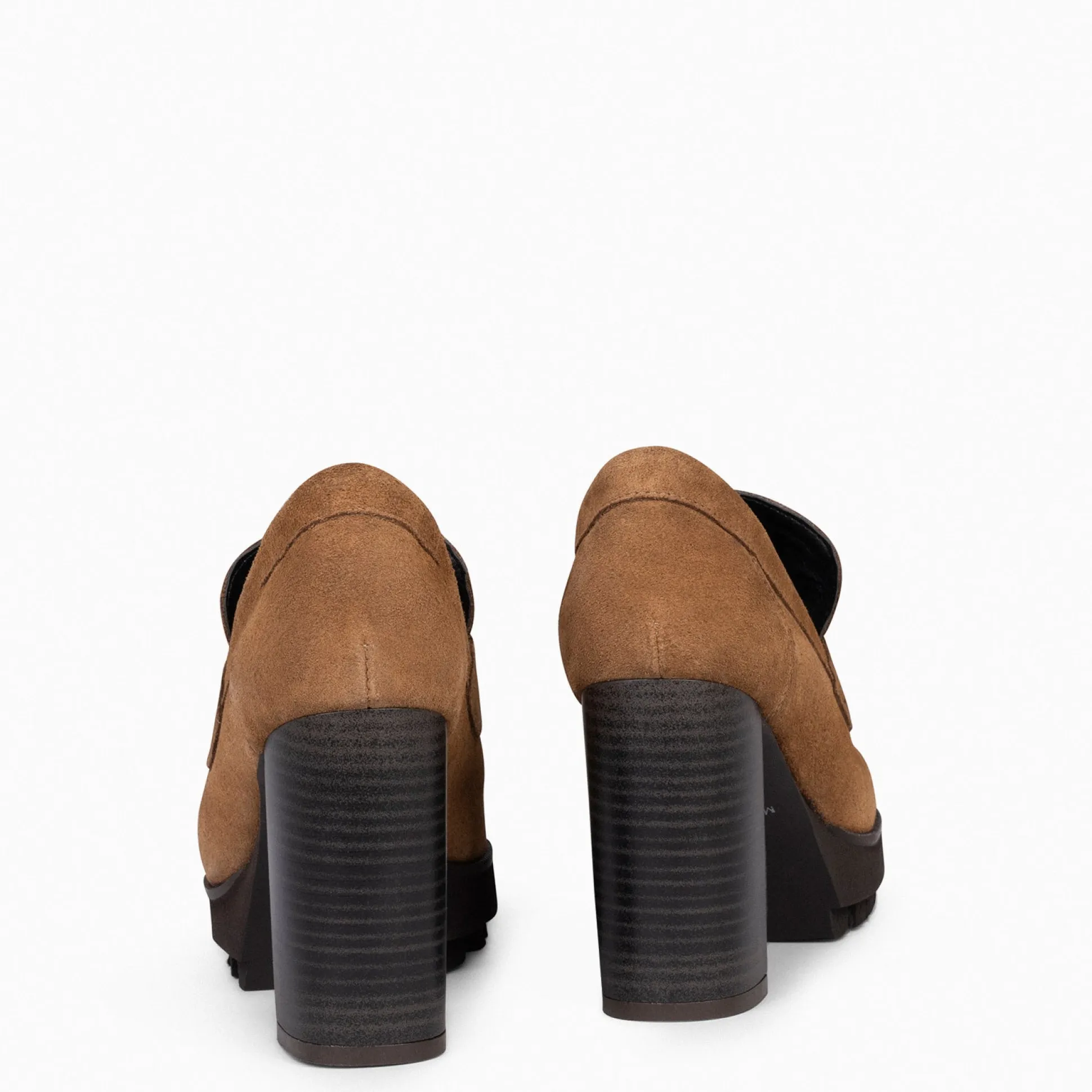 trend__mocasin_con_tacn_y_3-3.webp Mocasines Y Blucher<miMaO Trend – Mocasin Con Tacón Y Plataforma Camel