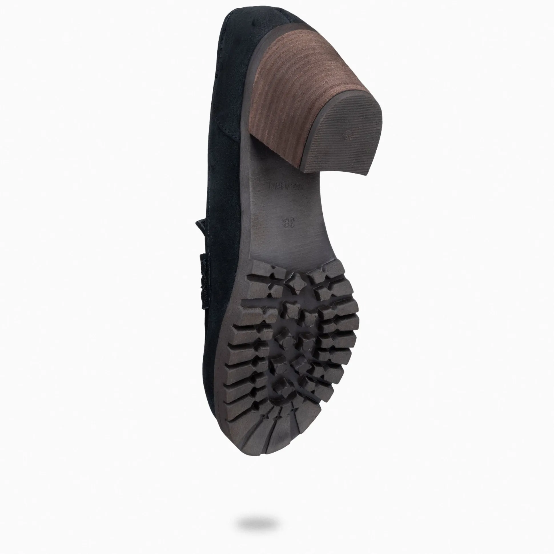trend_s__mocasin_de_serra_4-1.webp Mocasines Y Blucher<miMaO Trend S - Mocasin De Serraje Con Borla Negro