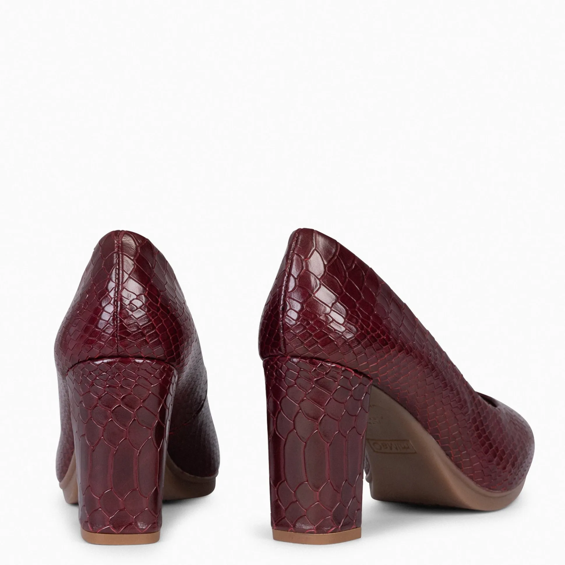 urban_sauvage__zapatos_de_3.webp Zapatos De Fiesta<miMaO Urban Sauvage - Zapatos De Salon Con Textura De Serpiente Burdeos